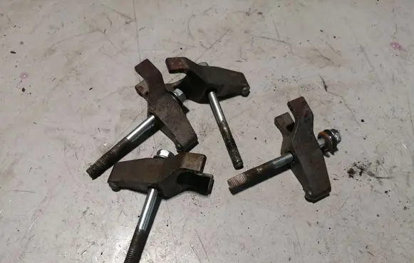 Toyota Verso Fuel Injector clamp holder 