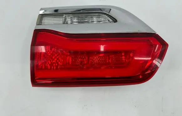 Jeep Grand Cherokee Tailgate rear/tail lights P68110046AC