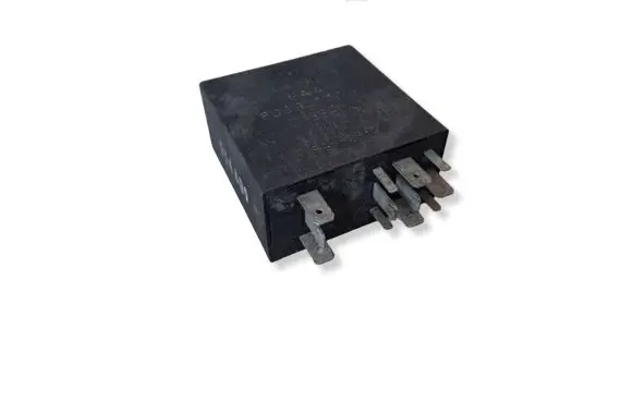 Volkswagen Golf IV Other relay 8D0907701A