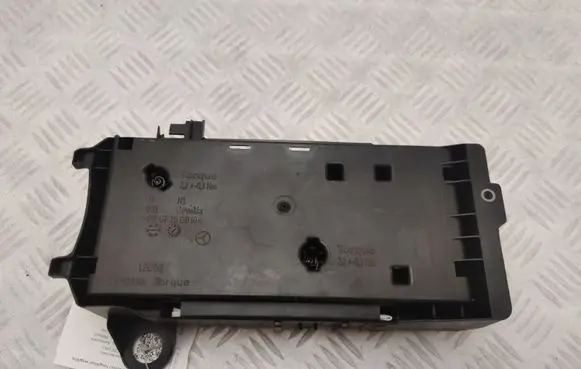 Mercedes-Benz CLS C257 Fuse box cover A2135400200