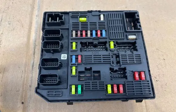 Renault Megane III Fuse module 284B62342R 2840207902300 0231021400425