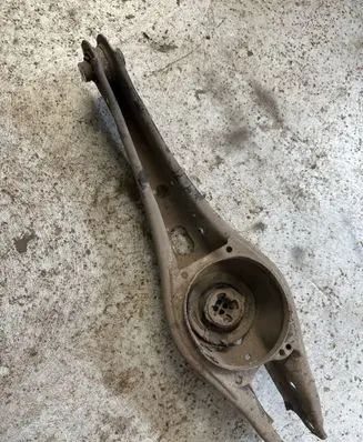 Volkswagen PASSAT B8 Rear upper control arm/wishbone 3Q0505311D