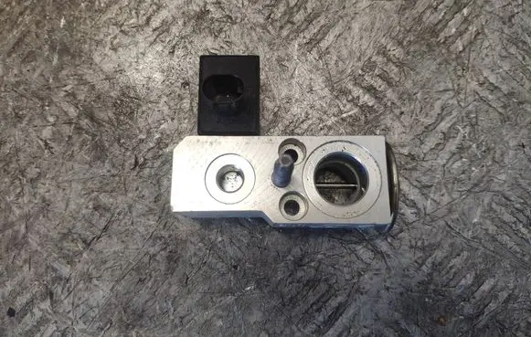 BMW X5 G05 Air conditioning (A/C) expansion valve 9496916