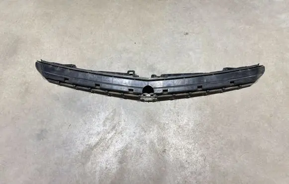 Mercedes-Benz B W246 W242 Front bumper mounting bracket A2468850365