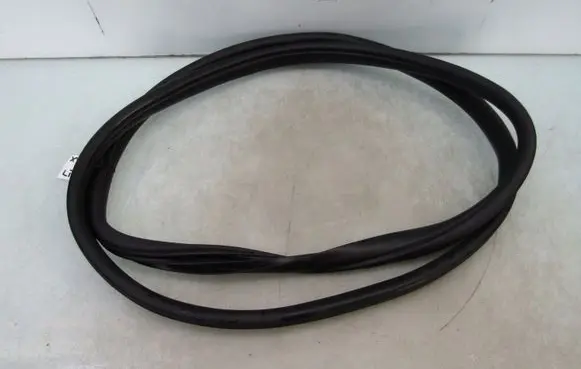 KIA Xceed Rubber seal rear door 21R