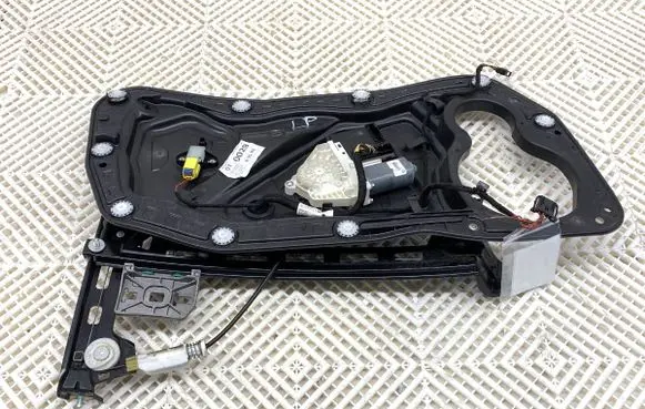 Volkswagen PASSAT CC Front door window regulator with motor 3C8959701