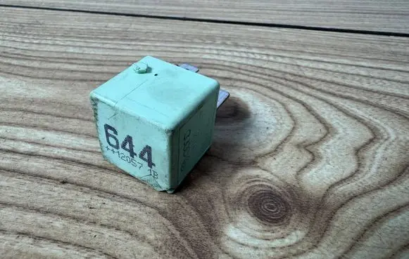 Volkswagen Golf VI Other relay 4H0951253 A66CF2 2313600063C9