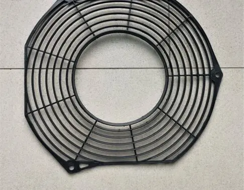 Radiator cooling fan shroud