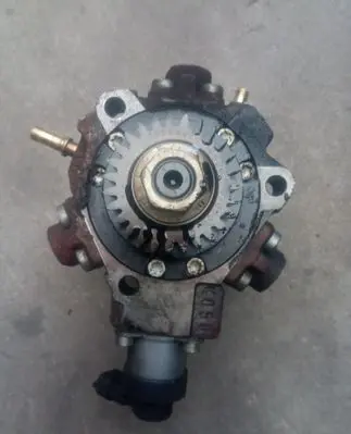 Nissan Qashqai+2 Fuel injection high pressure pump 0445010170