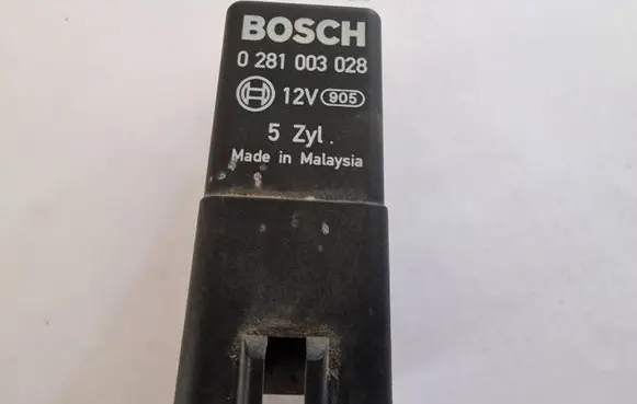 Volkswagen Transporter - Caravelle T5 Glow plug pre-heat relay 0281003028