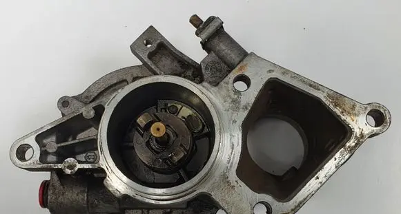 Ford Mondeo Mk III Vacuum pump XS7Q-2A451-BH