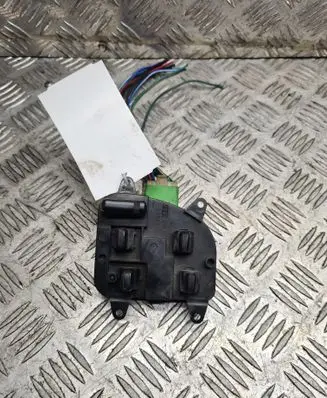 Subaru Outback Electric window control switch 8957C60