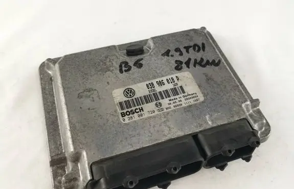 Volkswagen PASSAT B5 Engine control unit/module 038906018P 28SA3664 0281001720