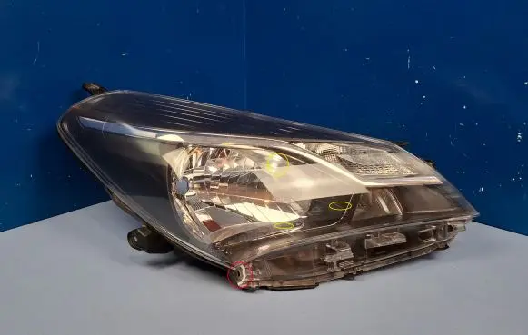 Toyota Yaris Headlight/headlamp 811300DJ70 0D195