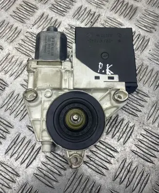 Volkswagen Golf VI Front door window regulator motor 0130822229 1K0959793J