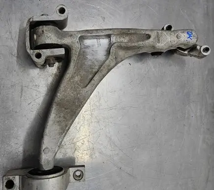 Volvo XC60 Front lower control arm/wishbone 31360651