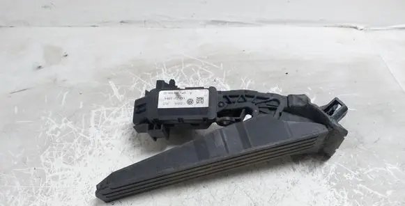 Volkswagen PASSAT B6 Accelerator throttle pedal 1K1721503L 6PV00860000