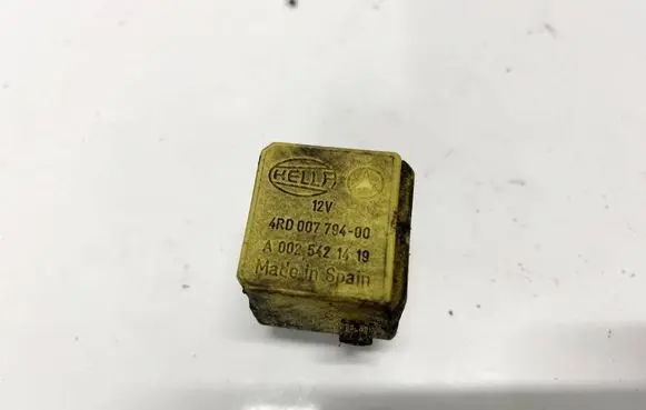 Mercedes-Benz Vito Viano W639 Other relay a0025421419 4rd00779400