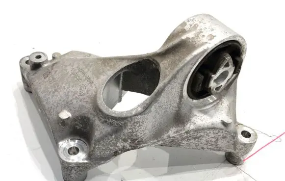 Tesla Model Y Engine mounting bracket 109533700D