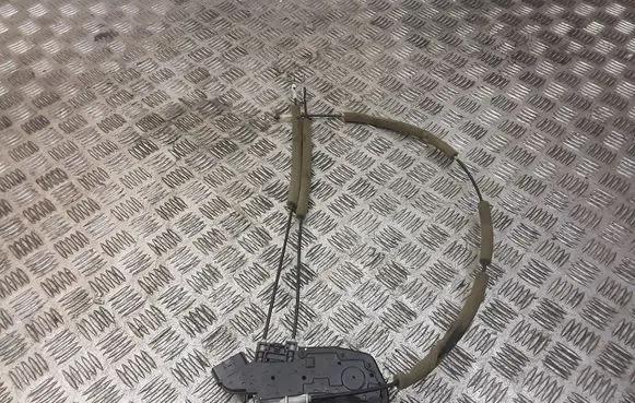 Nissan X-Trail T31 Rear door lock 