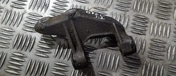 Opel Corsa B Engine mounting bracket