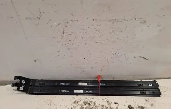 Renault Trafic III (X82) Sliding door middle roller runner 93867635