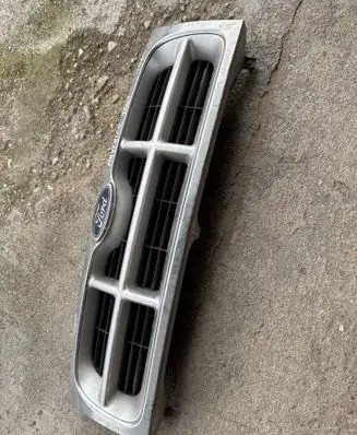 Ford Maverick Front bumper upper radiator grill 623107F100
