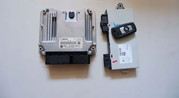 BMW X3 F25 Engine ECU kit and lock set 8574091