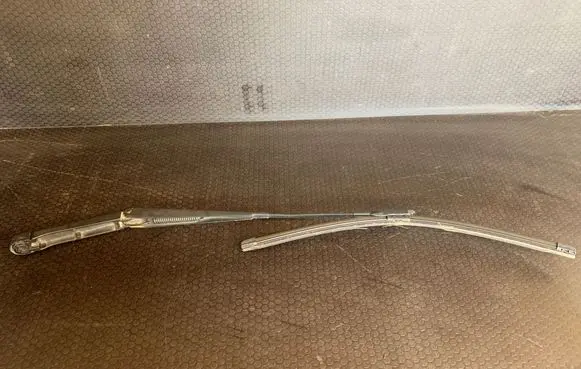 Volvo XC90 Front wiper blade arm 30655612