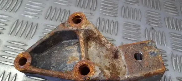 Citroen Berlingo Engine mounting bracket