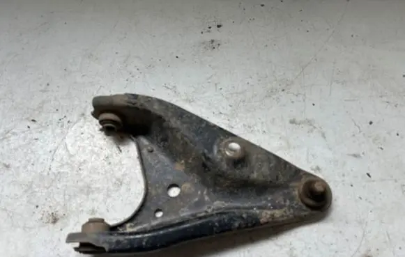 Dacia Sandero II Front lower control arm/wishbone 