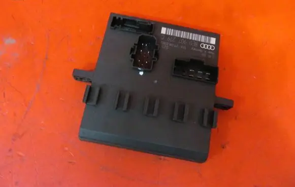 Audi A4 S4 B6 8E 8H Comfort/convenience module 8E0907279C