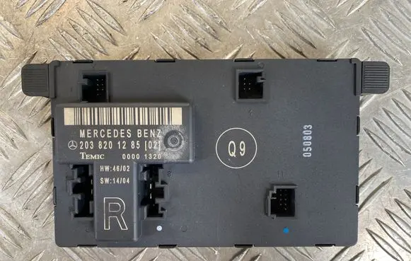 Mercedes-Benz C W203 Door control unit/module 2038201285 00001320