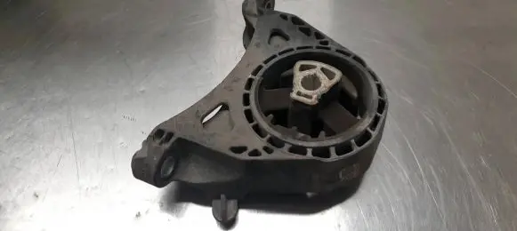 Opel Insignia A Engine mount bracket 13227769