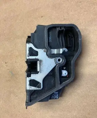 BMW 5 E60 E61 Front door lock 7202146