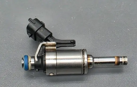Citroen DS5 Fuel injector 7591623 V7591623