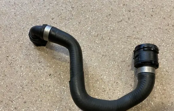 BMW M5 F90 Engine coolant pipe/hose 7854305