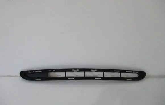 Renault Clio III Front bumper lower grill 622565519R