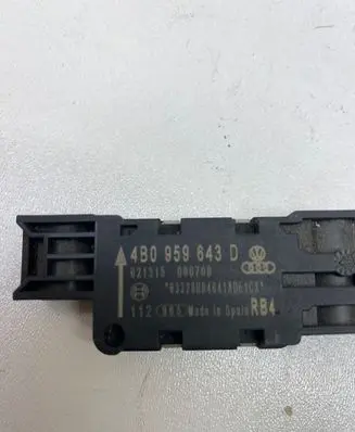 Audi A3 S3 8P Airbag deployment crash/impact sensor 4B0959643D 021315 090708