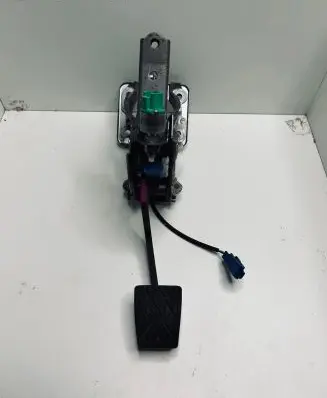 Lexus IS 220D-250-350 Brake pedal