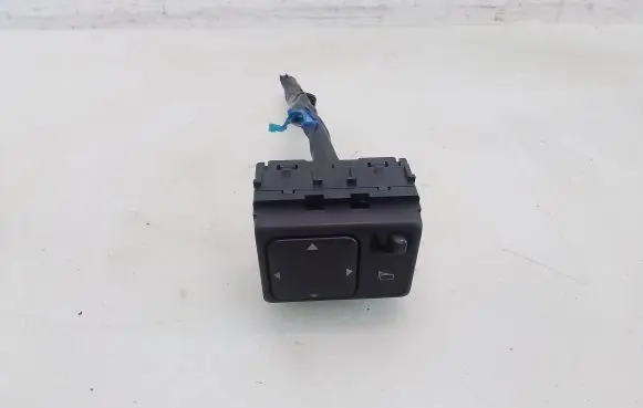 Nissan Note (E11) Wing mirror switch