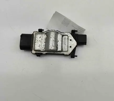 Mercedes-Benz A W176 Coolant fan relay 1137328656 A1137328656