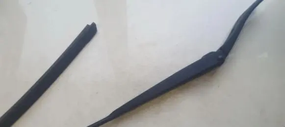 Citroen DS3 Front wiper blade arm 9683828680
