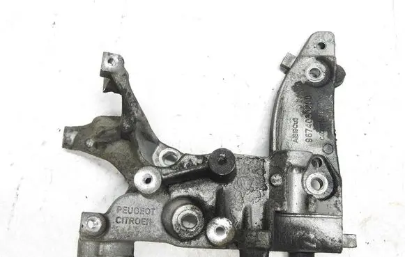 Engine mounting bracket