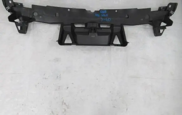 Peugeot 5008 Front bumper mounting bracket 9686185080