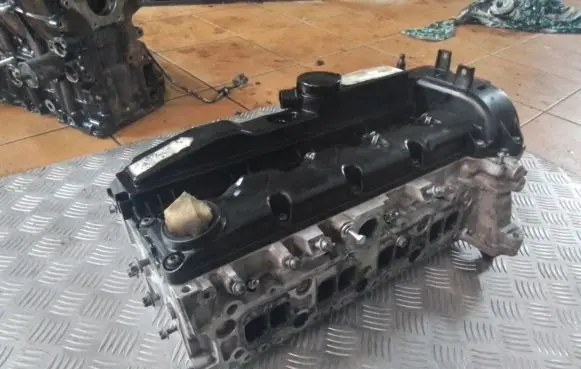 Mercedes-Benz Sprinter W906 Engine head R651016 R6510160201 6510160201