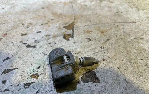 Chrysler 300C Tire pressure sensor 002E2EA7 56029400AE 2009091352