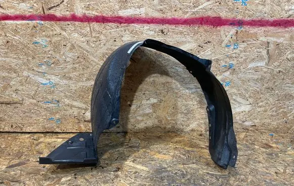 Front wheel arch liner splash guards