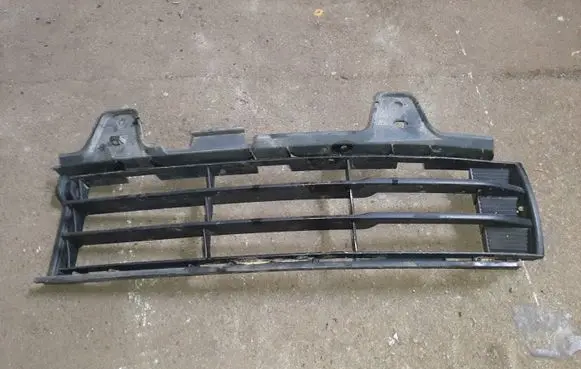 Toyota Land Cruiser (J200) Front bumper lower grill 5311360030