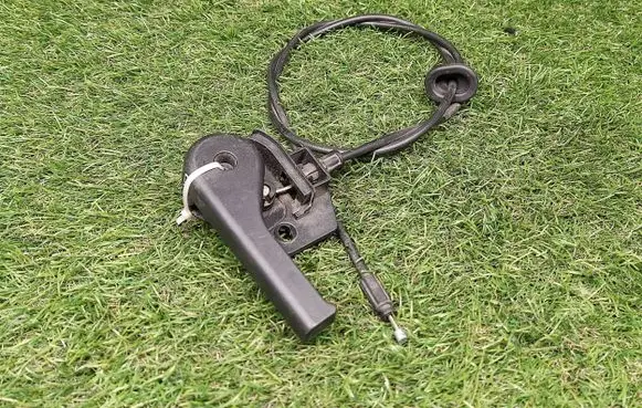 Engine bonnet (hood) release handle